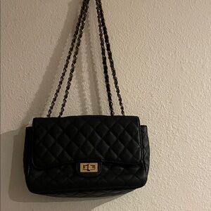 Chic Black Quilted Shoulder Bag with Chain Strap